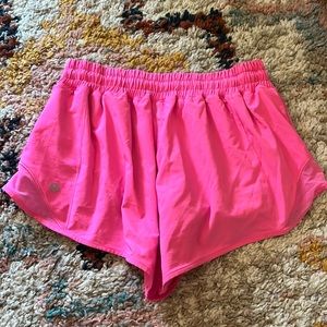 Lululemon pink hotty hot shorts 2.5 inch 6 regular